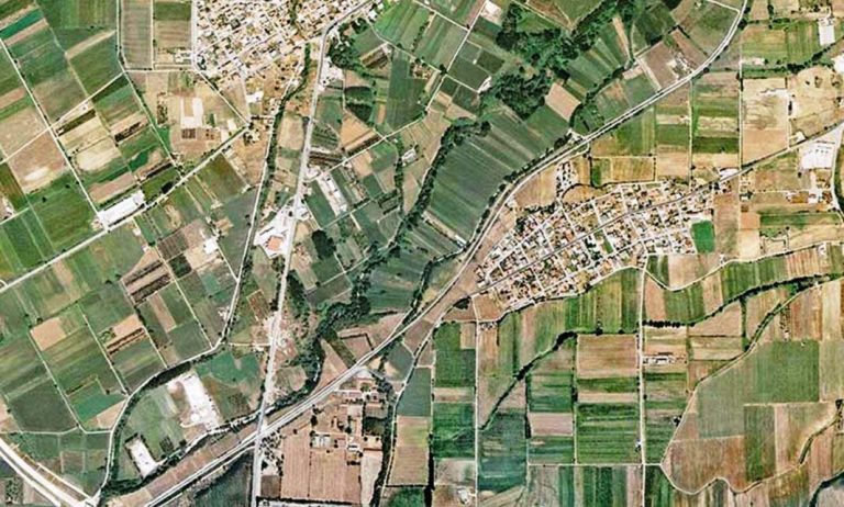 Οικόπεδα εκτός σχεδίου: Τι αλλάζει στους όρους δόμησης – Τροπολογία ΥΠΕΝ