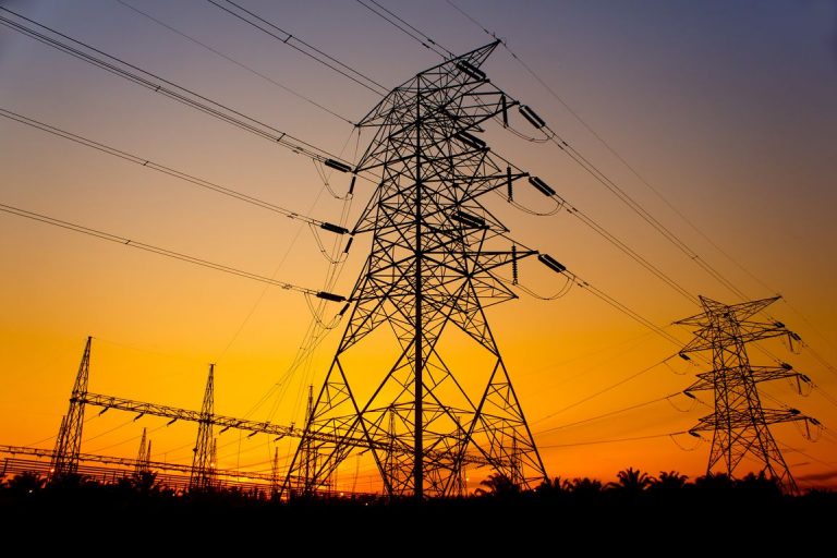 Ρεύμα: Το 54% της ζήτησης καλύφθηκε από ορυκτά καύσιμα το πρώτο 4μηνο του 2025