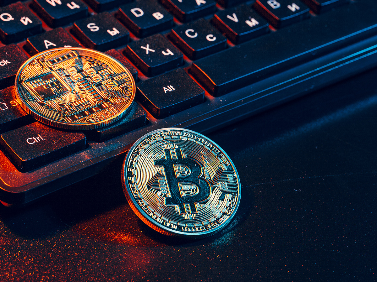 Crypto: Το Bitcoin εκτοξεύεται στα ύψη, τα altcoins υποχωρούν