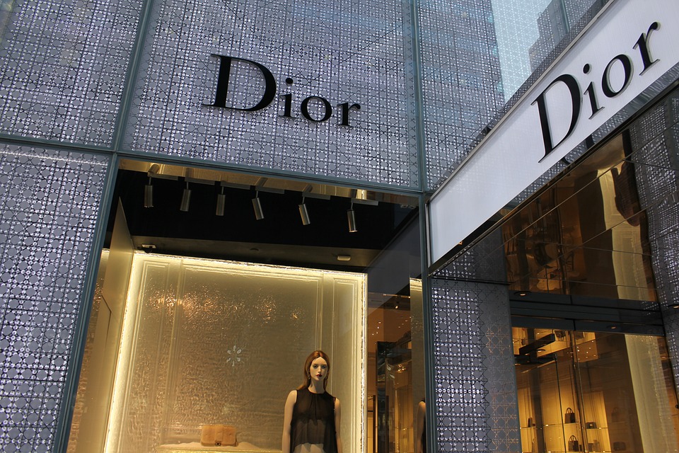 Dior: Ποιοι και γιατί ζητάνε να της επιβληθεί πρόστιμο