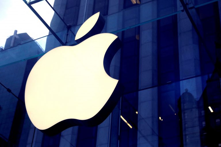 Apple: Σκέψεις να εμπλουτίσει τη Siri με AI των Anthropic ή OpenAI