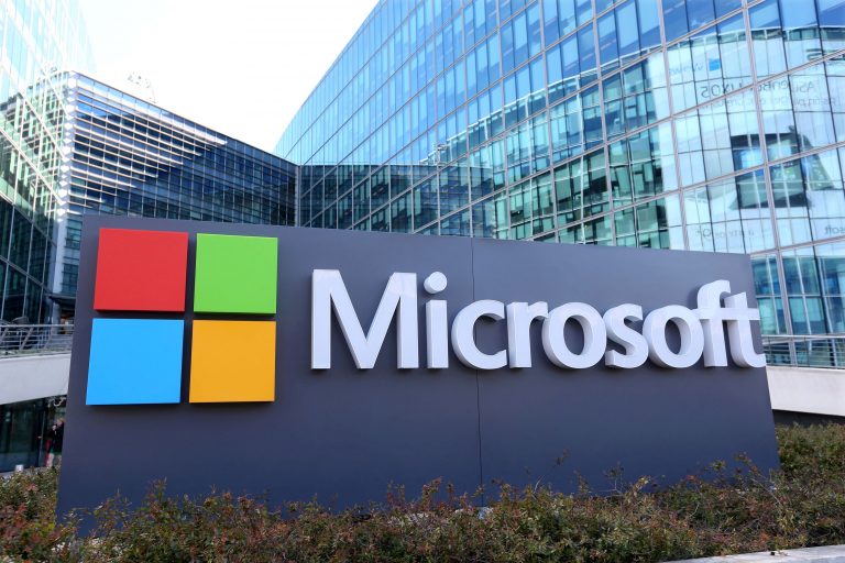 Microsoft: Το Azure οδηγεί προς τα πάνω τα έσοδα – Κατευνάζει ανησυχίες για την ΑΙ