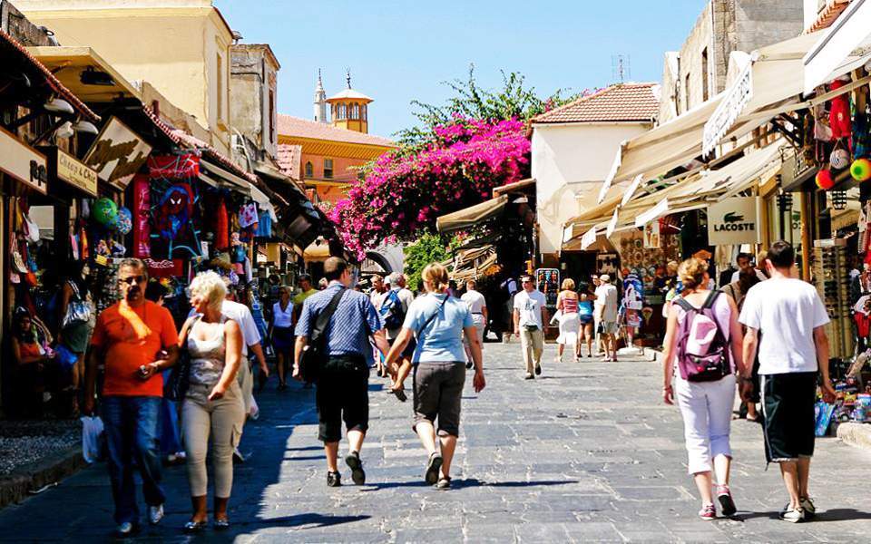 National Bank of Greece: Greek Tourism Set to Break Record in 2024