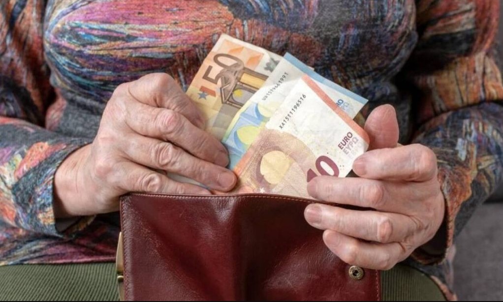 Συντάξεις: Σήμερα οι πληρωμές – Πότε θα δοθούν τα αναδρομικά
