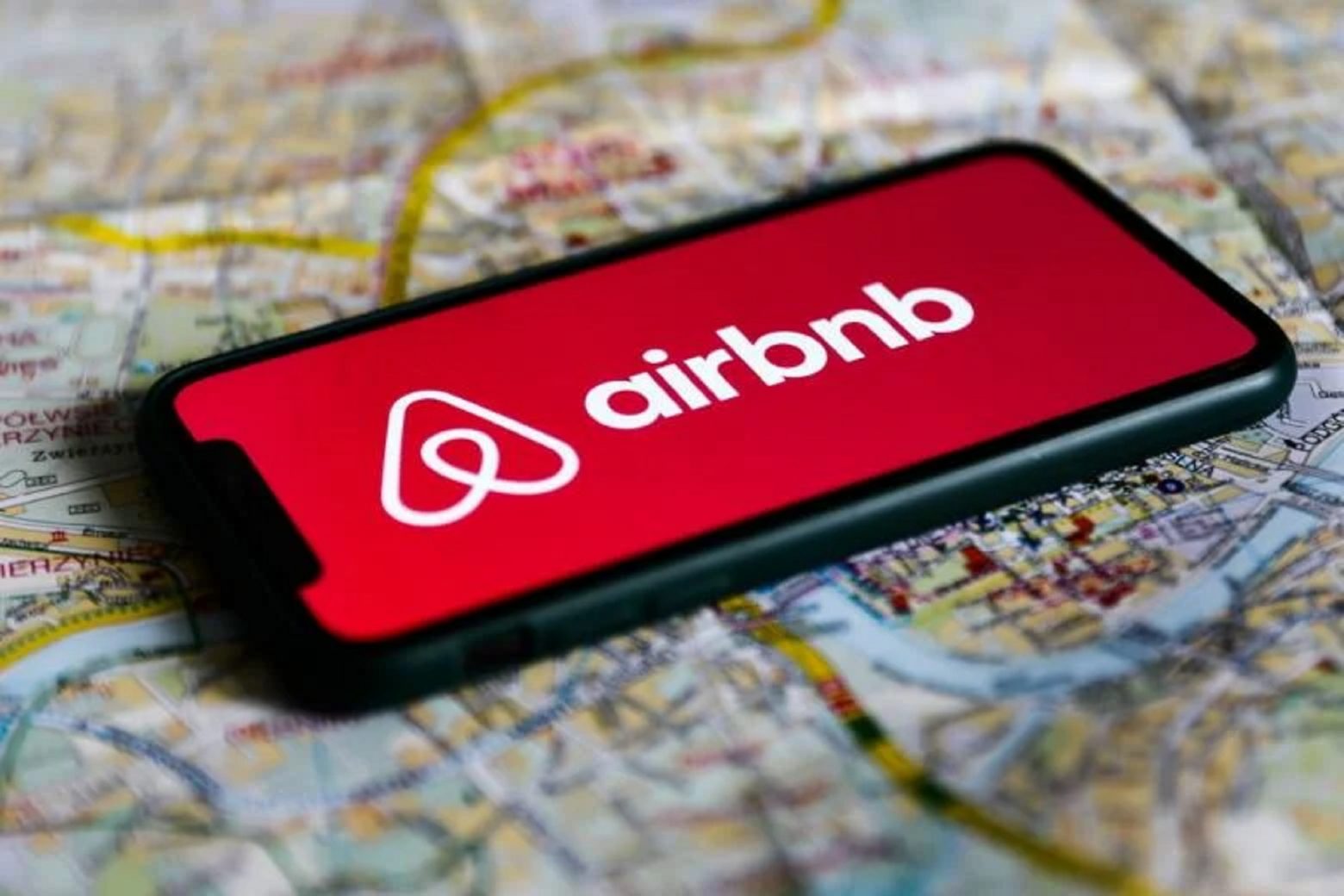 Airbnb: Δυο μύθοι και τρεις αλήθειες για τη βραχυχρόνια μίσθωση