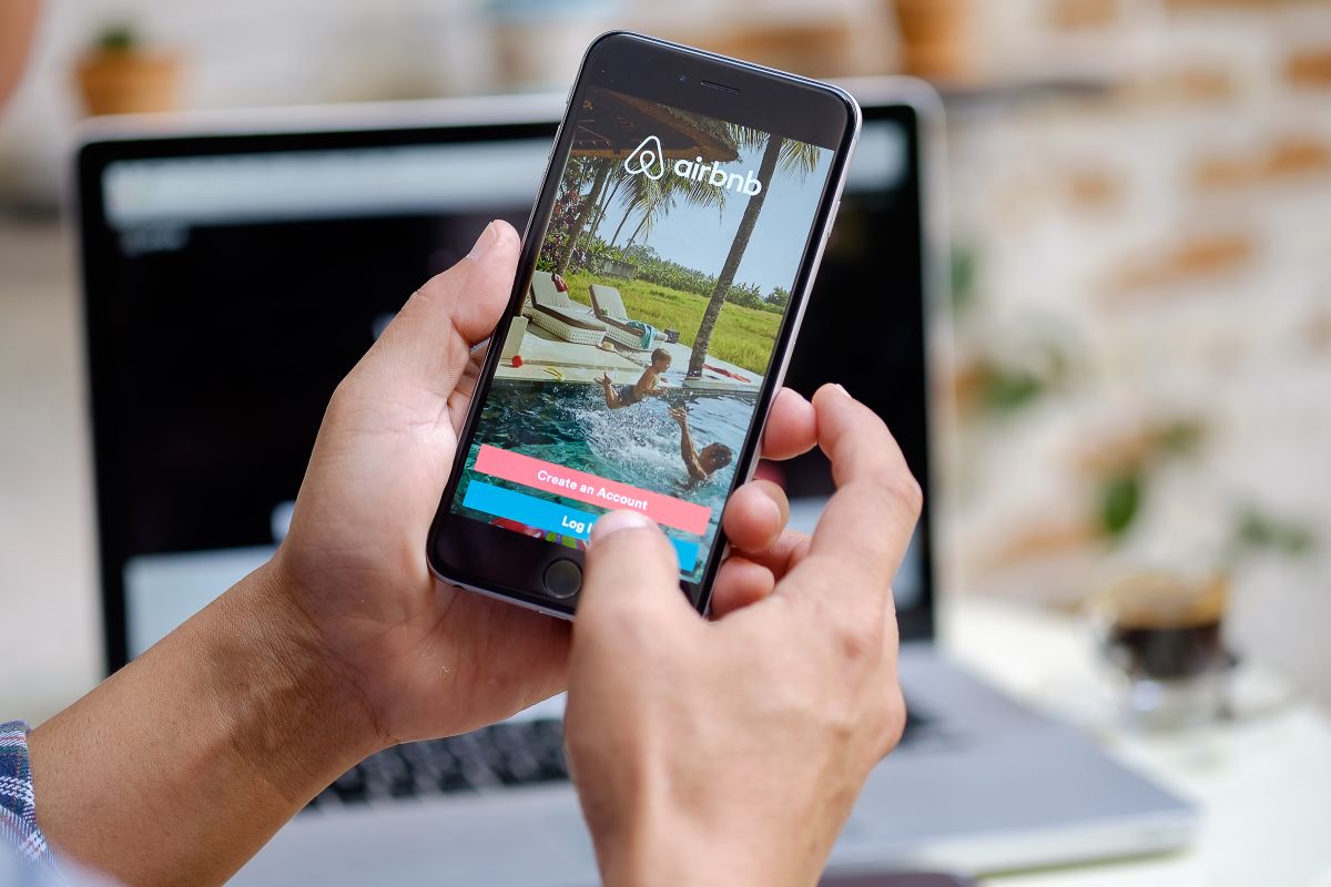 Airbnb: Οι νέοι κανόνες που αλλάζουν το τοπίο στη βραχυχρόνια μίσθωση