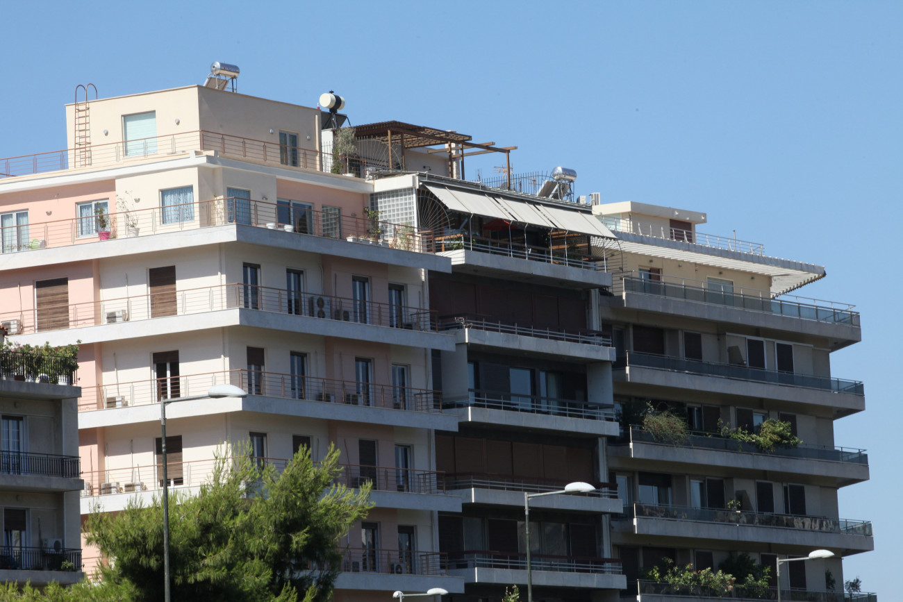 Στεγαστική κρίση: Πώς θα λυθεί ο γόρδιος δεσμός – Τι προτείνει ο Στουρνάρας