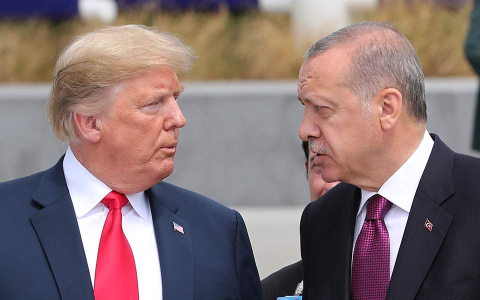 Αυταρχικοί ηγέτες: Ο Ντόναλντ Τραμπ ενθαρρύνει τους ισχυρούς του κόσμου