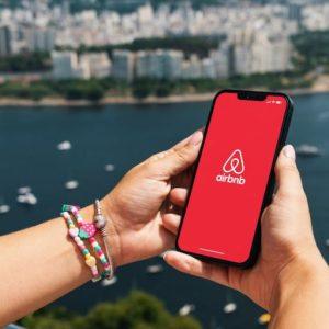 Airbnb: «Ζεστό» καλοκαίρι δείχνουν οι κρατήσεις στην Ελλάδα