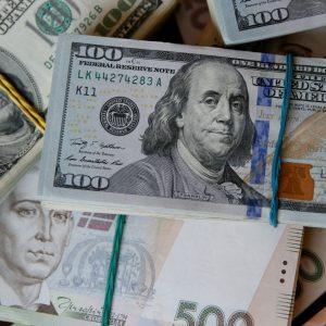 Δολάριο: Σε πολυετή χαμηλά διά χειρός… Τραμπ