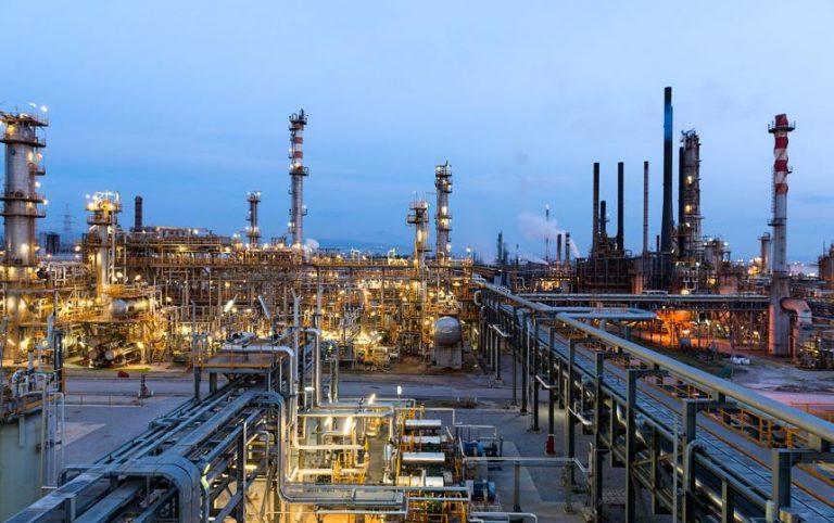 Goldman Sachs: Συστάσεις «Neutral» για MOH και «πώληση» για HELLENiQ ENERGY